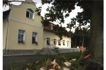 Węgry Privát Zalaegerszeg, Zewnątrz